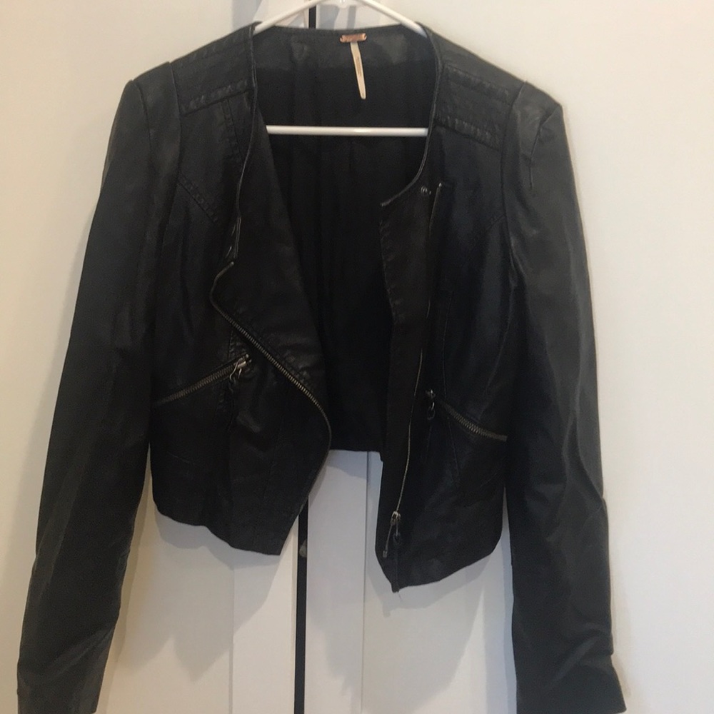 Cropped leather jacket